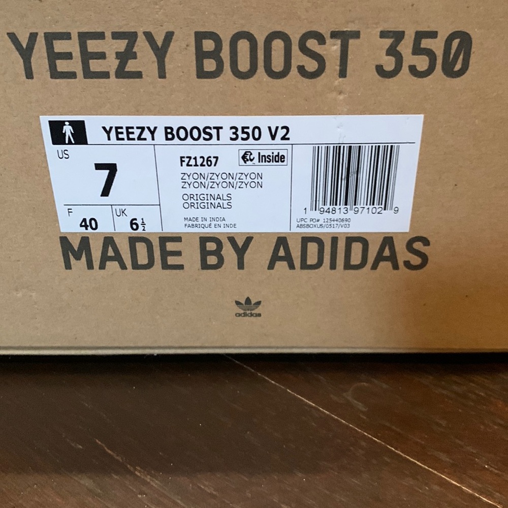 YEEZY BOOST 350 V2